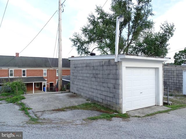 3266 BROAD ST, Emigsville, PA 17318
