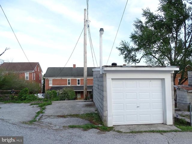 3266 BROAD ST, Emigsville, PA 17318