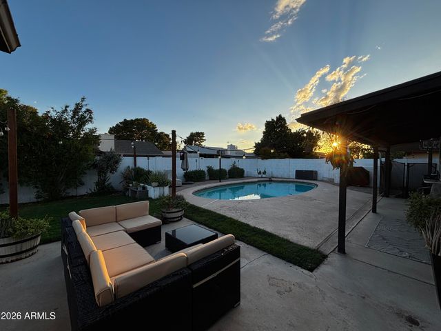 1825 W Topeka Drive, Phoenix, AZ 85027