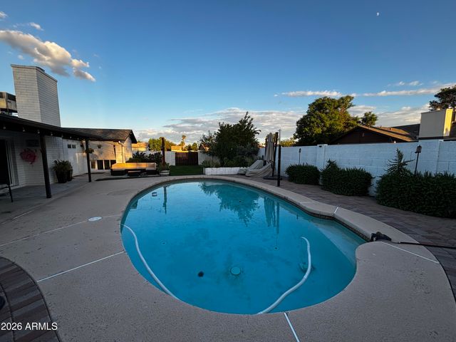 1825 W Topeka Drive, Phoenix, AZ 85027