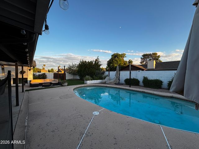 1825 W Topeka Drive, Phoenix, AZ 85027