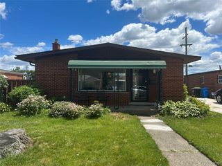 30124 Garry Avenue, Madison Heights, MI 48071