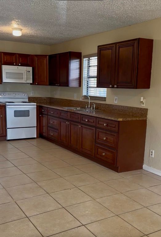 50 NW 8th Avenue 2, Dania Beach, FL 33004