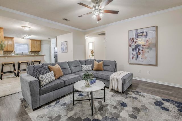 901 Crepe Myrtle Street, College Station, TX 77845