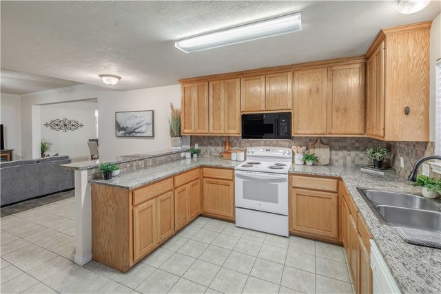 901 Crepe Myrtle Street, College Station, TX 77845