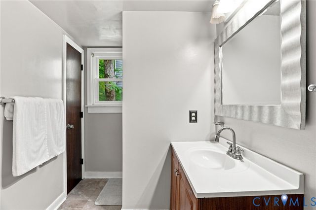 10 Silverleaf Ct, Richmond, VA 23236