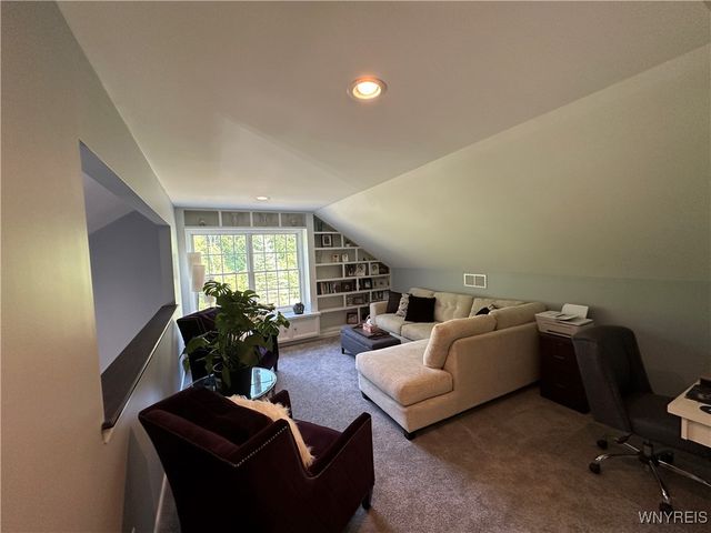 1 Lakeside Circle, Elma, NY 14059