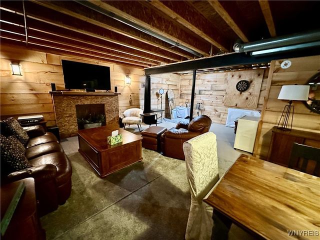 1 Lakeside Circle, Elma, NY 14059