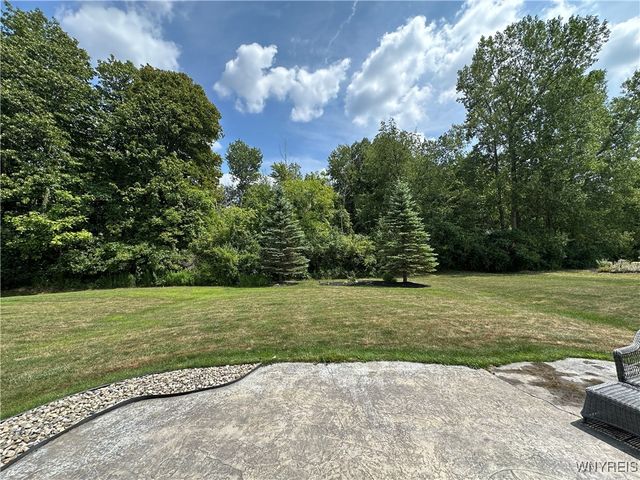 1 Lakeside Circle, Elma, NY 14059