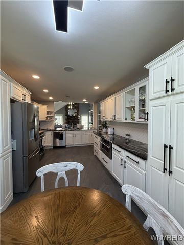 1 Lakeside Circle, Elma, NY 14059