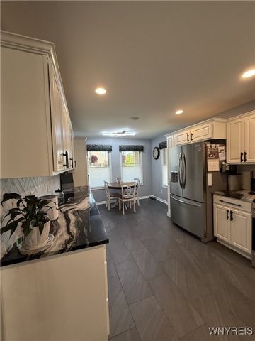 1 Lakeside Circle, Elma, NY 14059