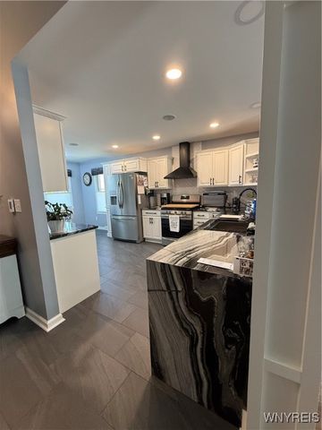 1 Lakeside Circle, Elma, NY 14059