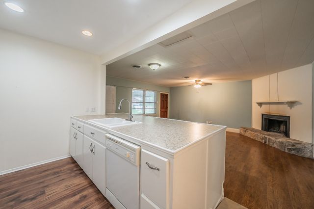 804 N Ector Drive, Euless, TX 76039
