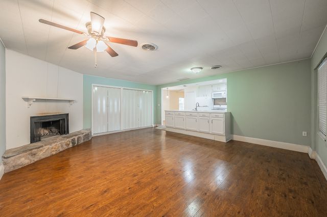 804 N Ector Drive, Euless, TX 76039