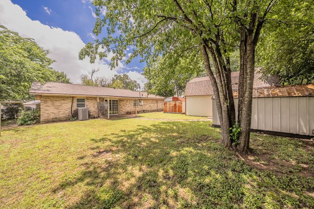 804 N Ector Drive, Euless, TX 76039