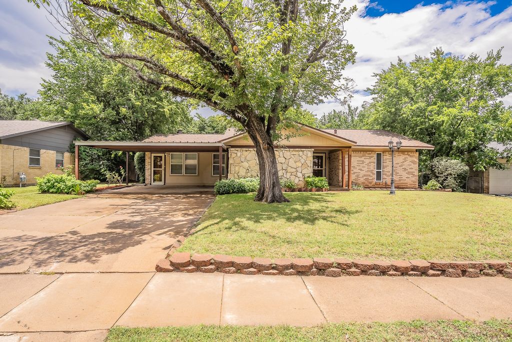 804 N Ector Drive, Euless, TX 76039