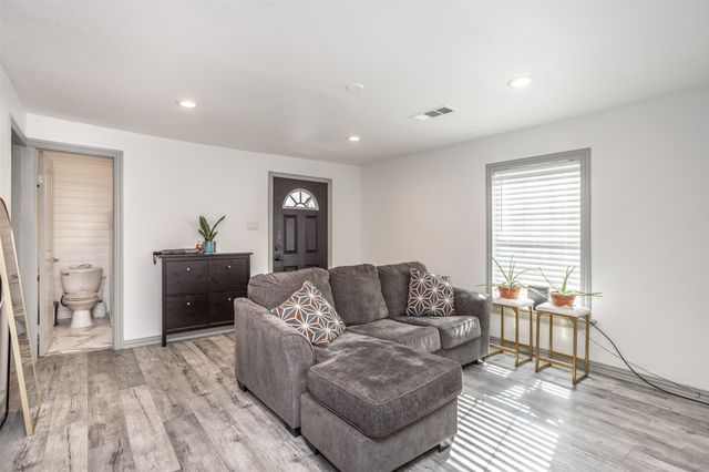 313 Fair Avenue, Gainesville, TX 76240