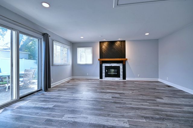 129 Springleaf Drive, Bolingbrook, IL 60440