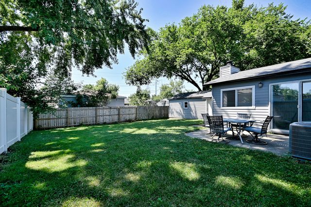 129 Springleaf Drive, Bolingbrook, IL 60440