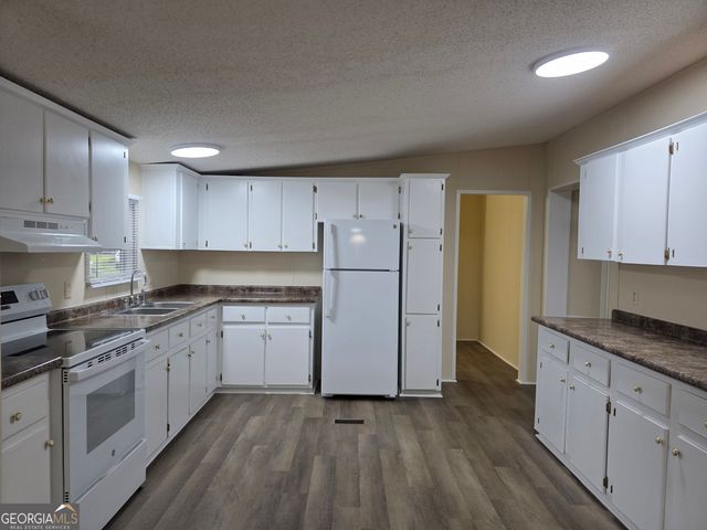 311 Mockingbird Drive, Springfield, GA 31329