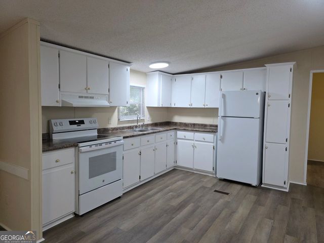 311 Mockingbird Drive, Springfield, GA 31329