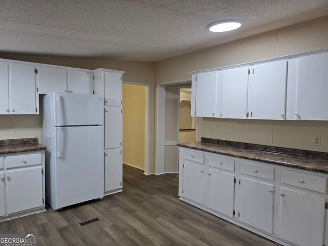 311 Mockingbird Drive, Springfield, GA 31329