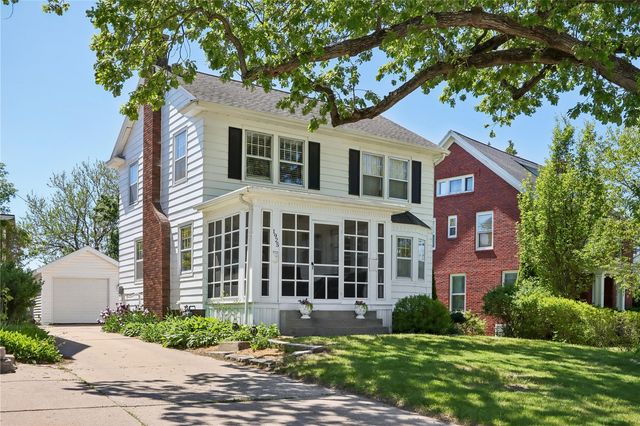 1925 2nd Ave SE, Cedar Rapids, IA 52403
