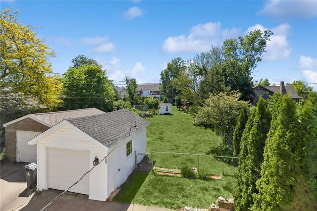 1925 2nd Ave SE, Cedar Rapids, IA 52403