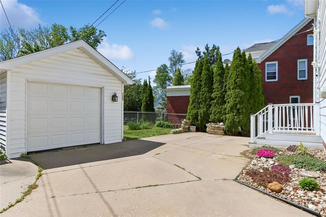 1925 2nd Ave SE, Cedar Rapids, IA 52403