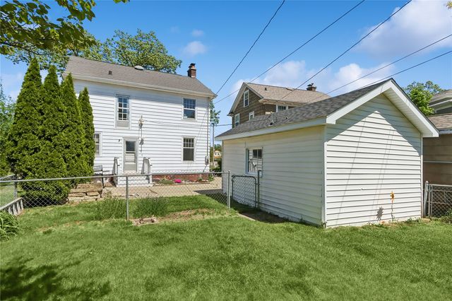 1925 2nd Ave SE, Cedar Rapids, IA 52403