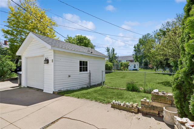 1925 2nd Ave SE, Cedar Rapids, IA 52403