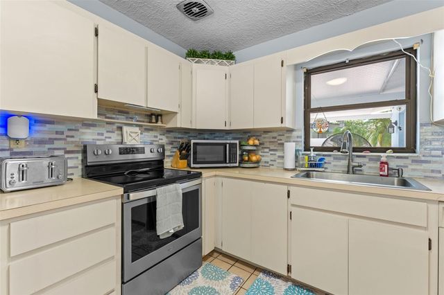 2833 56TH LANE N, St Petersburg, FL 33710