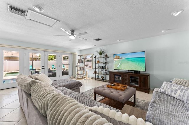 2833 56TH LANE N, St Petersburg, FL 33710