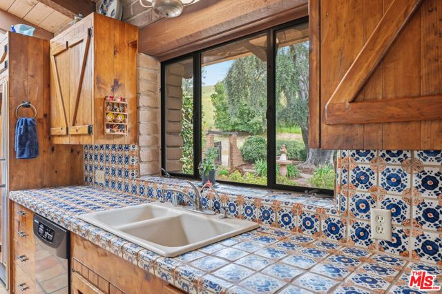 2160 Rambling Oaks Road, Santa Ynez, CA 93460