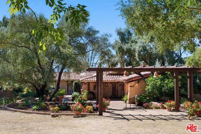 2160 Rambling Oaks Road, Santa Ynez, CA 93460