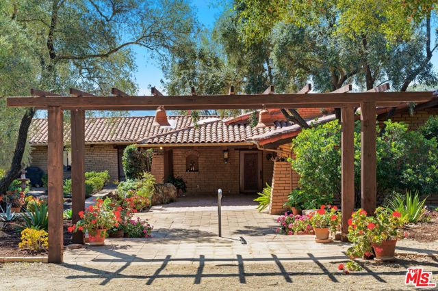 2160 Rambling Oaks Road, Santa Ynez, CA 93460