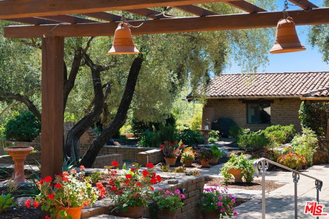 2160 Rambling Oaks Road, Santa Ynez, CA 93460