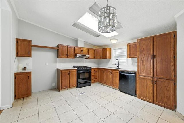 603 HILLCREST Avenue, Council Bluffs, IA 51503