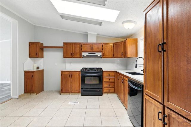 603 HILLCREST Avenue, Council Bluffs, IA 51503