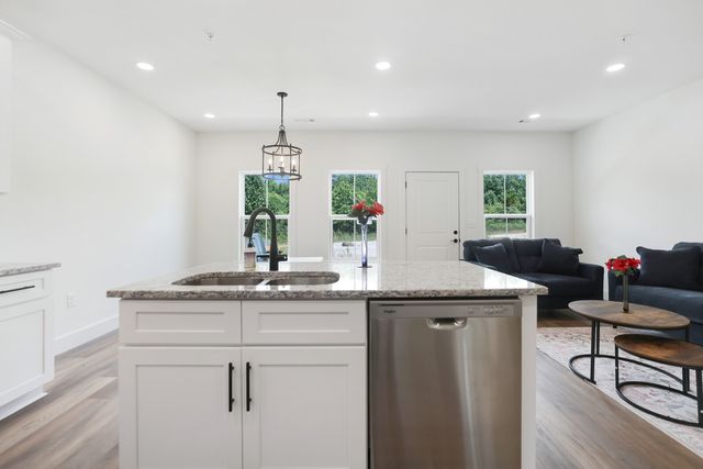 336 Legends Cir, Baxter, TN 38544