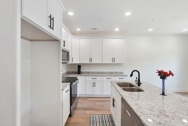 336 Legends Cir, Baxter, TN 38544