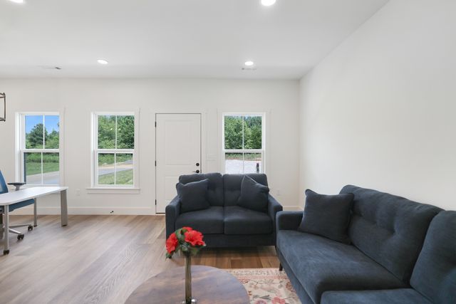 336 Legends Cir, Baxter, TN 38544