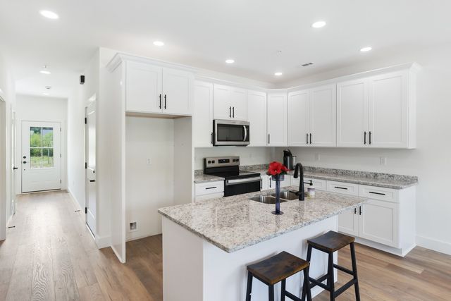 336 Legends Cir, Baxter, TN 38544