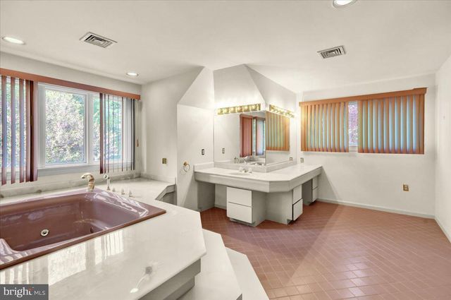 34 HESSIAN BLVD, Reading, PA 19607
