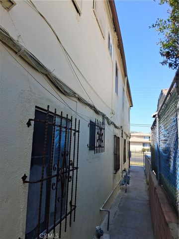 626 W Century, Los Angeles, CA 90044