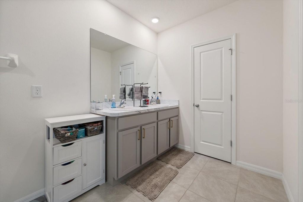 Image 26 of property listing at 16176 SOFT FERN TRACE, Odessa, FL 33556