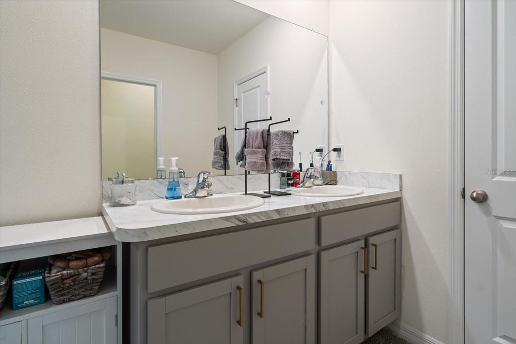 Image 28 of property listing at 16176 SOFT FERN TRACE, Odessa, FL 33556