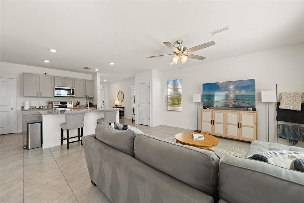 Image 5 of property listing at 16176 SOFT FERN TRACE, Odessa, FL 33556