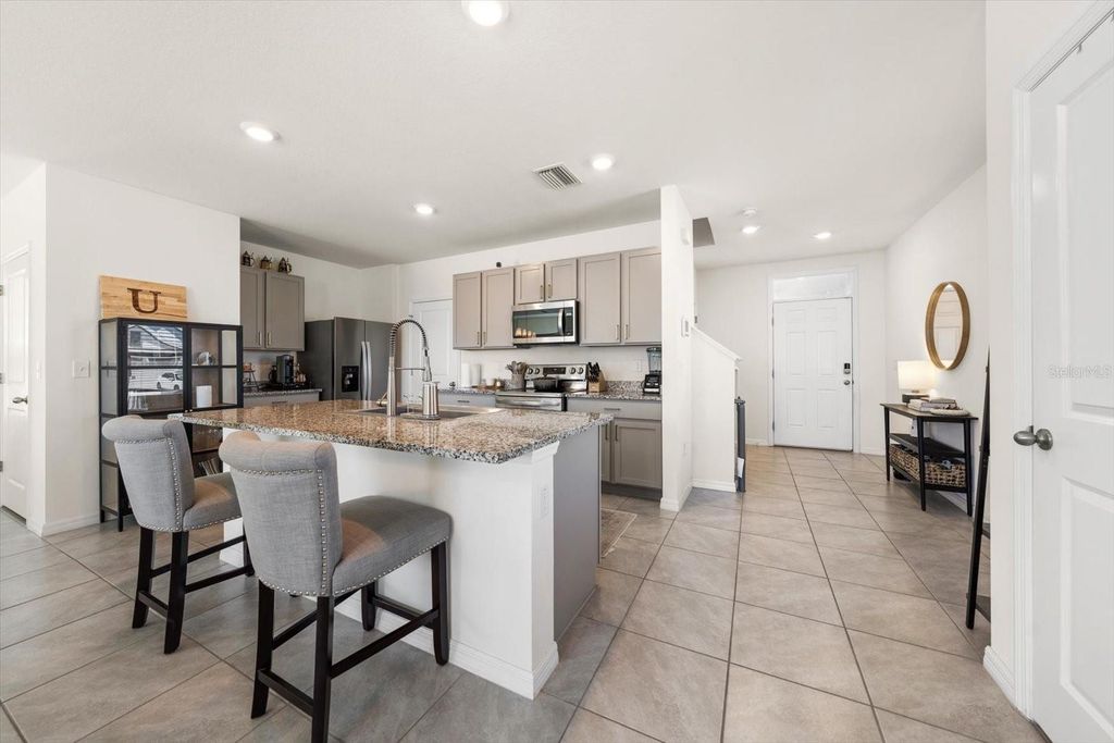 Image 7 of property listing at 16176 SOFT FERN TRACE, Odessa, FL 33556