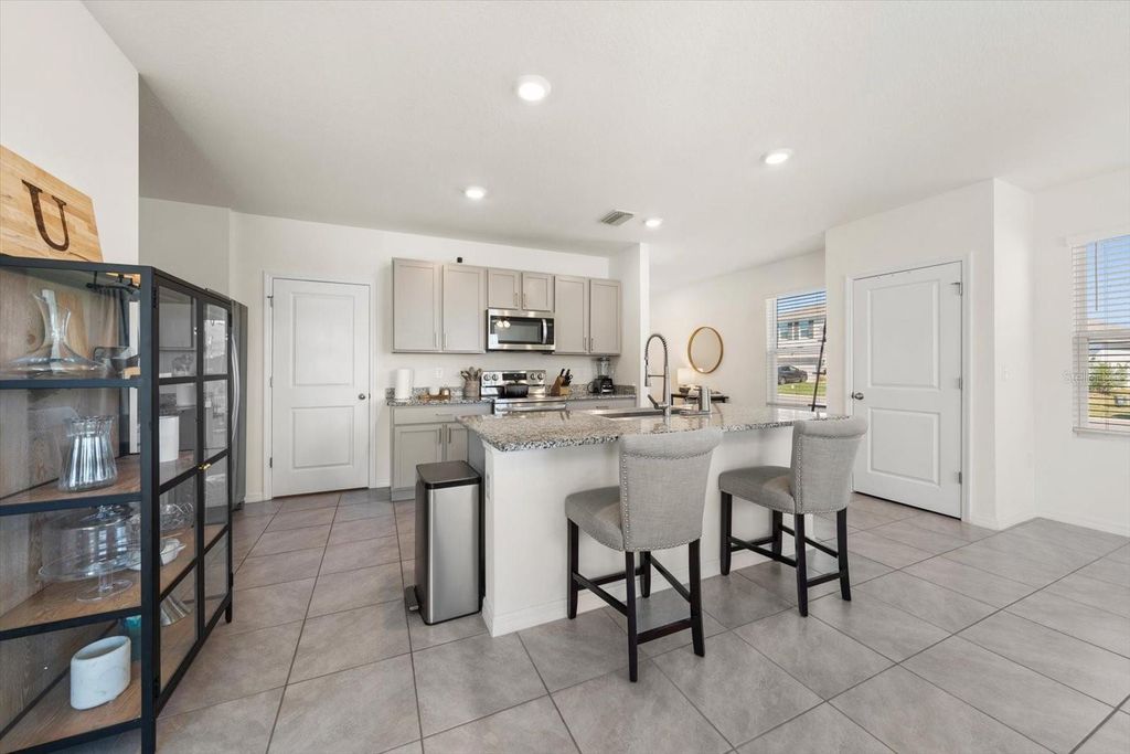 Image 10 of property listing at 16176 SOFT FERN TRACE, Odessa, FL 33556